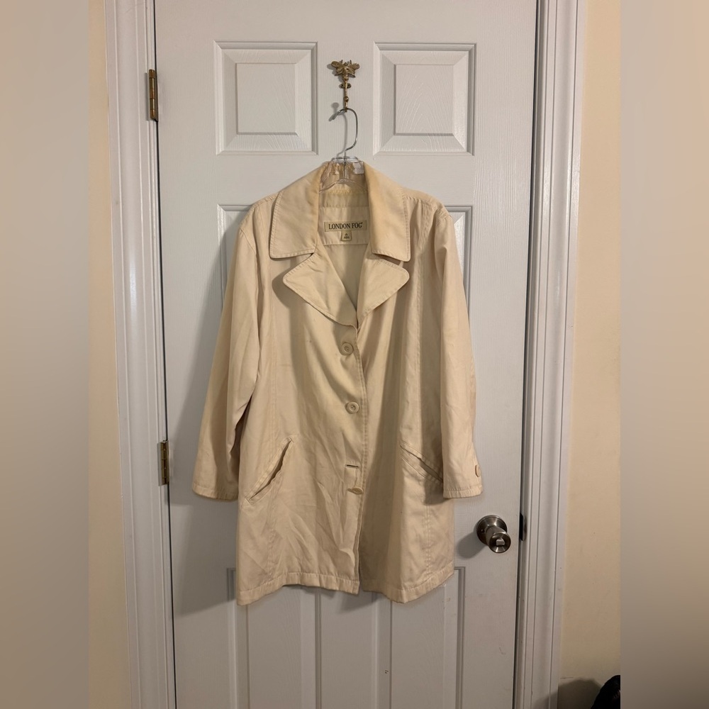 London Fog Women's Tan Trench Coat Size Medium Tan